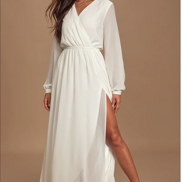 Lulus Dresses & Skirts - LuLus white lined maxi dress with slit!  Perfect condition, NWT!
